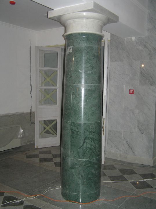 Каменные колонны из мрамора, гранита и травертина